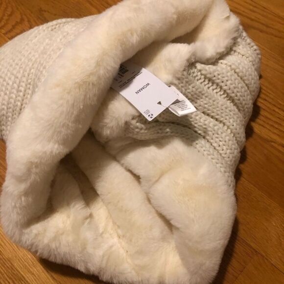 Liz Claiborne winter infinity scarf knit and faux fur cream color OS - Picture 4 of 4